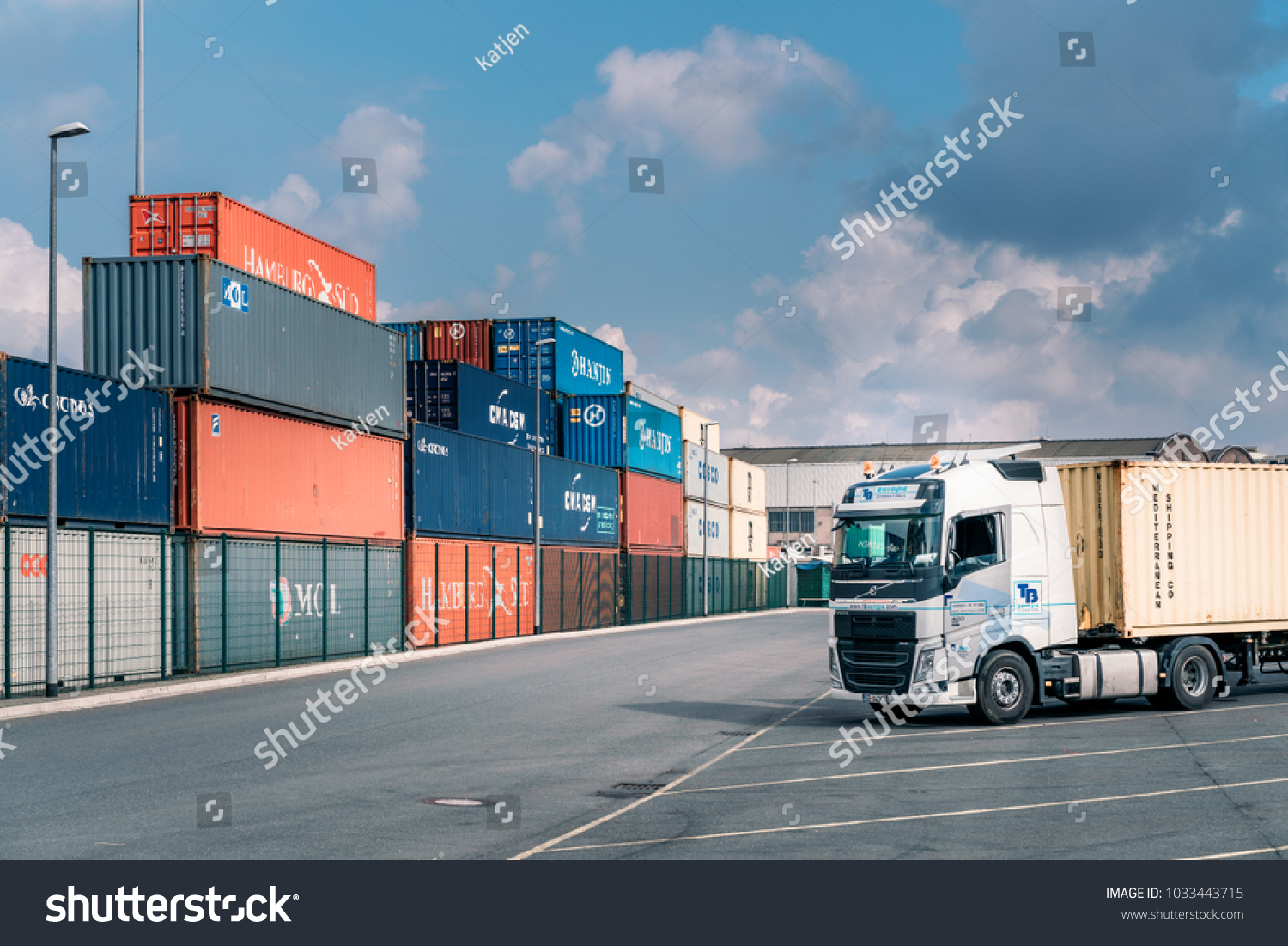 487 Inland trucking Images, Stock Photos & Vectors | Shutterstock