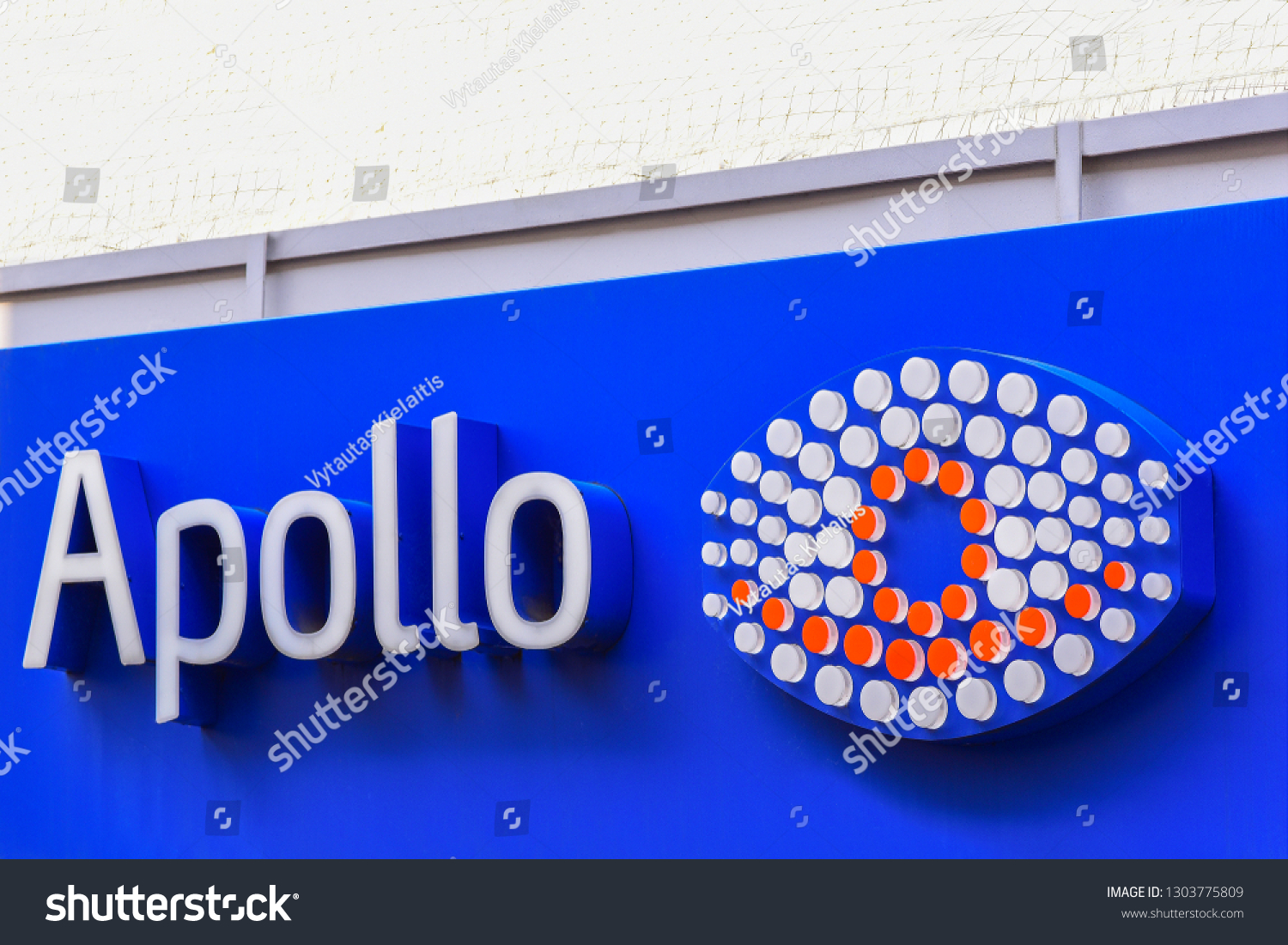Dusseldorfgermanyjune 0618 Apollo Optic Store Logoapollooptik Stock Photo Edit Now