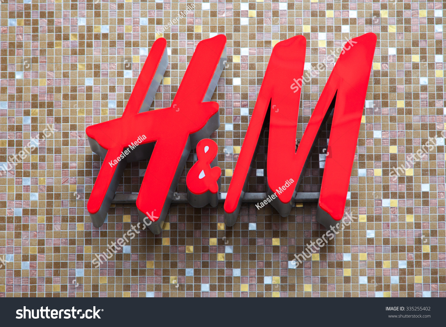 Dusseldorf, Germany - November, 2015: H&M Clothing Company Storefront ...