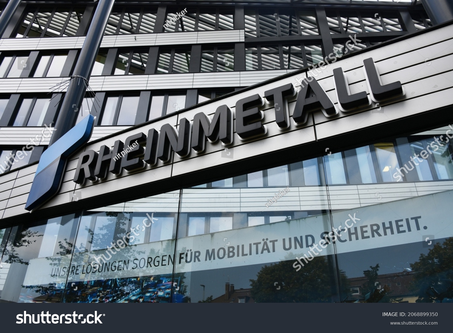 Rheinmetall: Imágenes, Fotos De Stock Y Vectores | Shutterstock