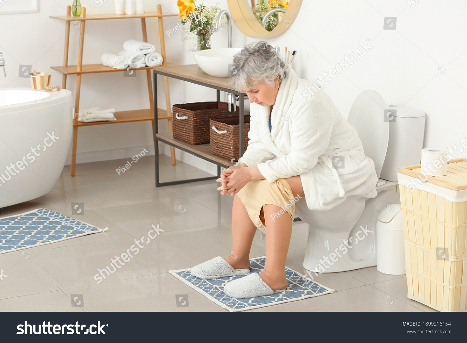 1,846 Old woman on toilet 이미지, 스톡 사진 및 벡터 | Shutterstock