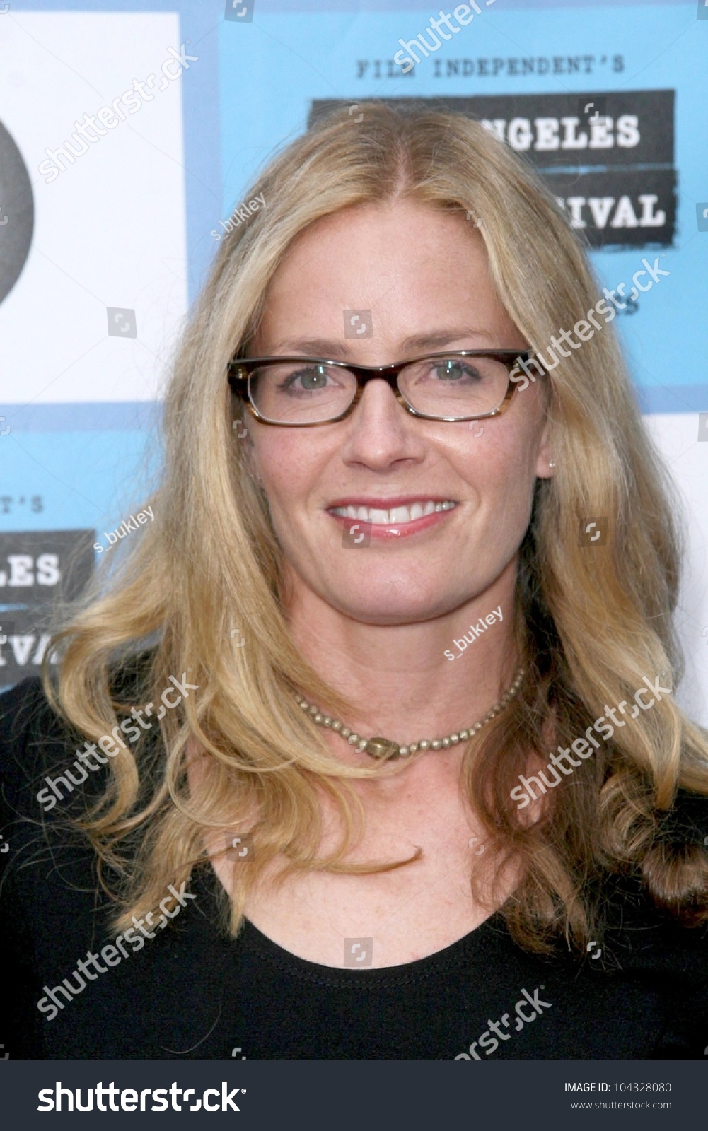 Next photo of Elisabeth Shue