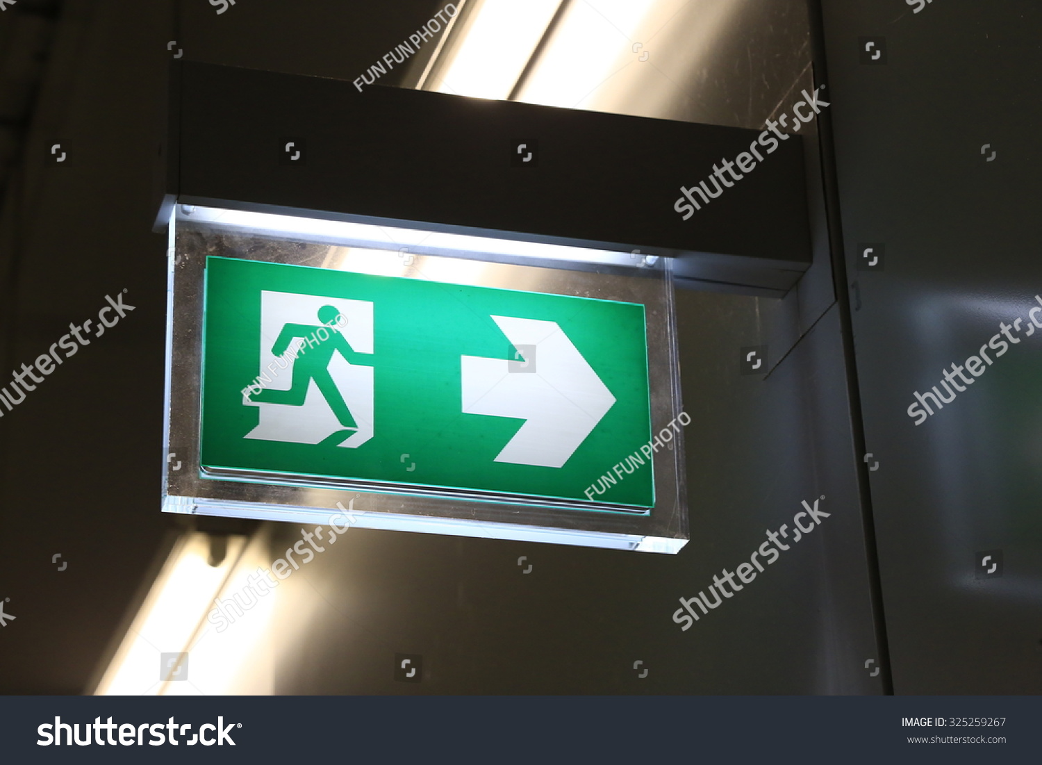 Emergency Exit Sign Stock Photo 325259267 - Shutterstock