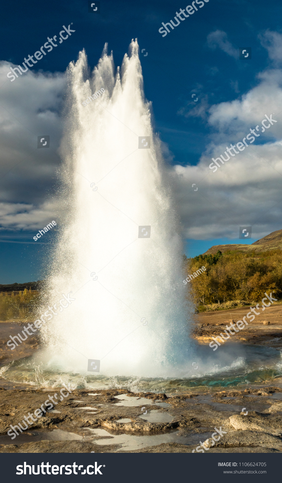 Eruption Des Strokkur Geysir Haukadalur Island Stock Photo Edit Now