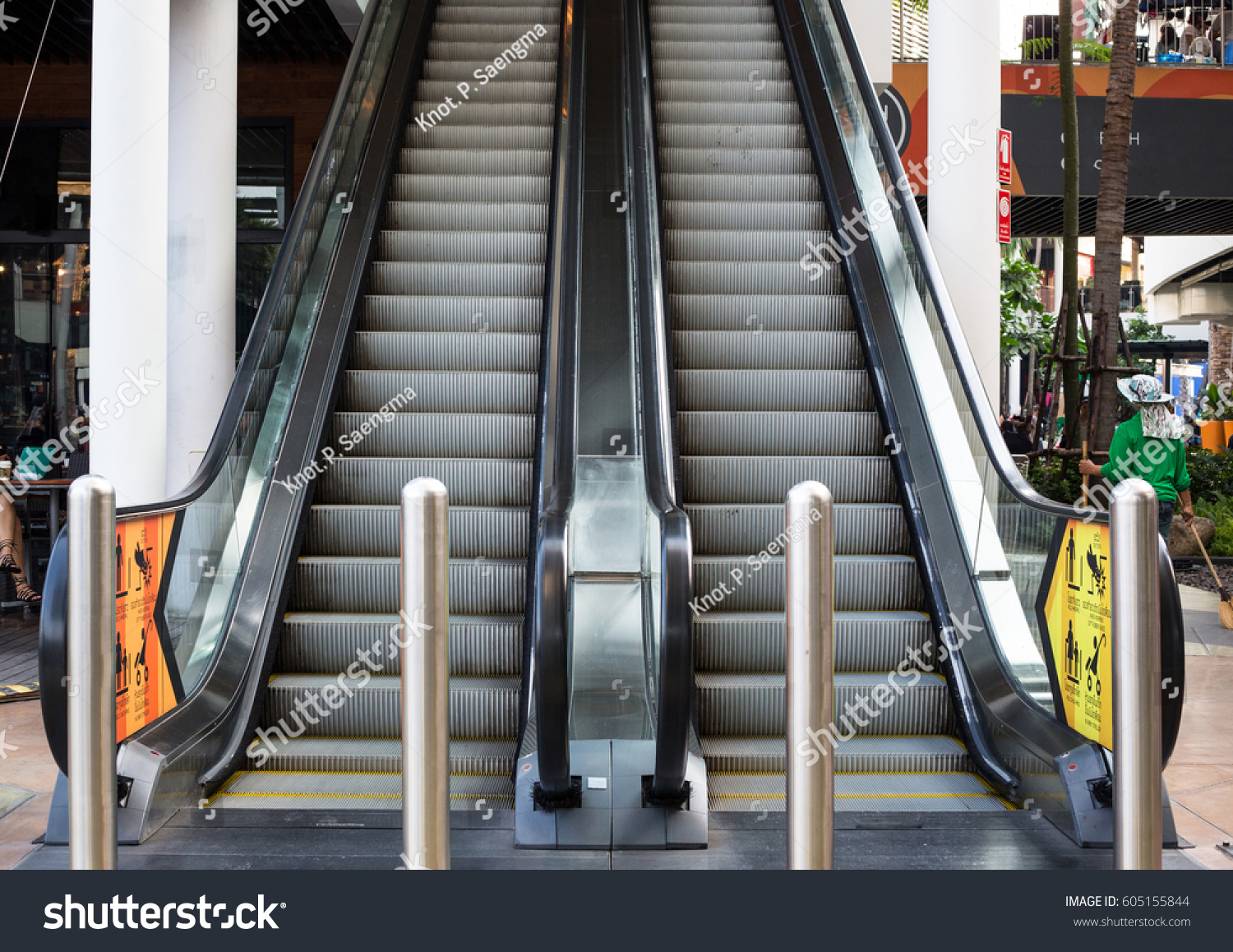 Escalator Shopping Mall Park Stock Photo 605155844 | Shutterstock