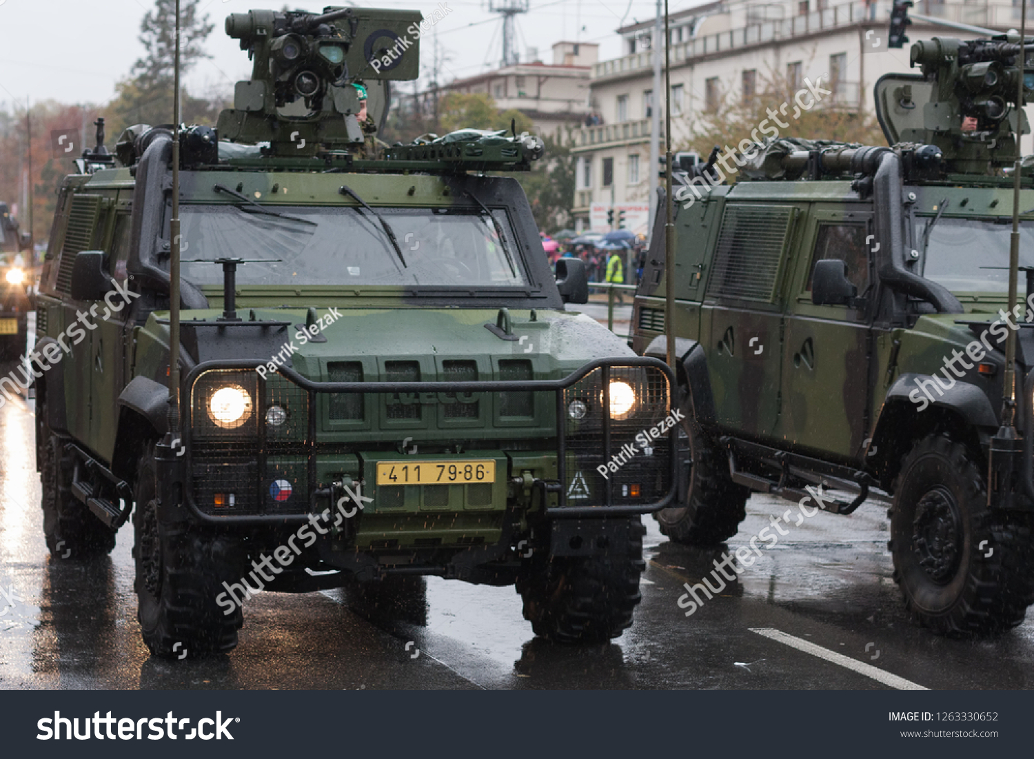 Iveco Lmv Bilder Stockfotos Und Vektorgrafiken Shutterstock