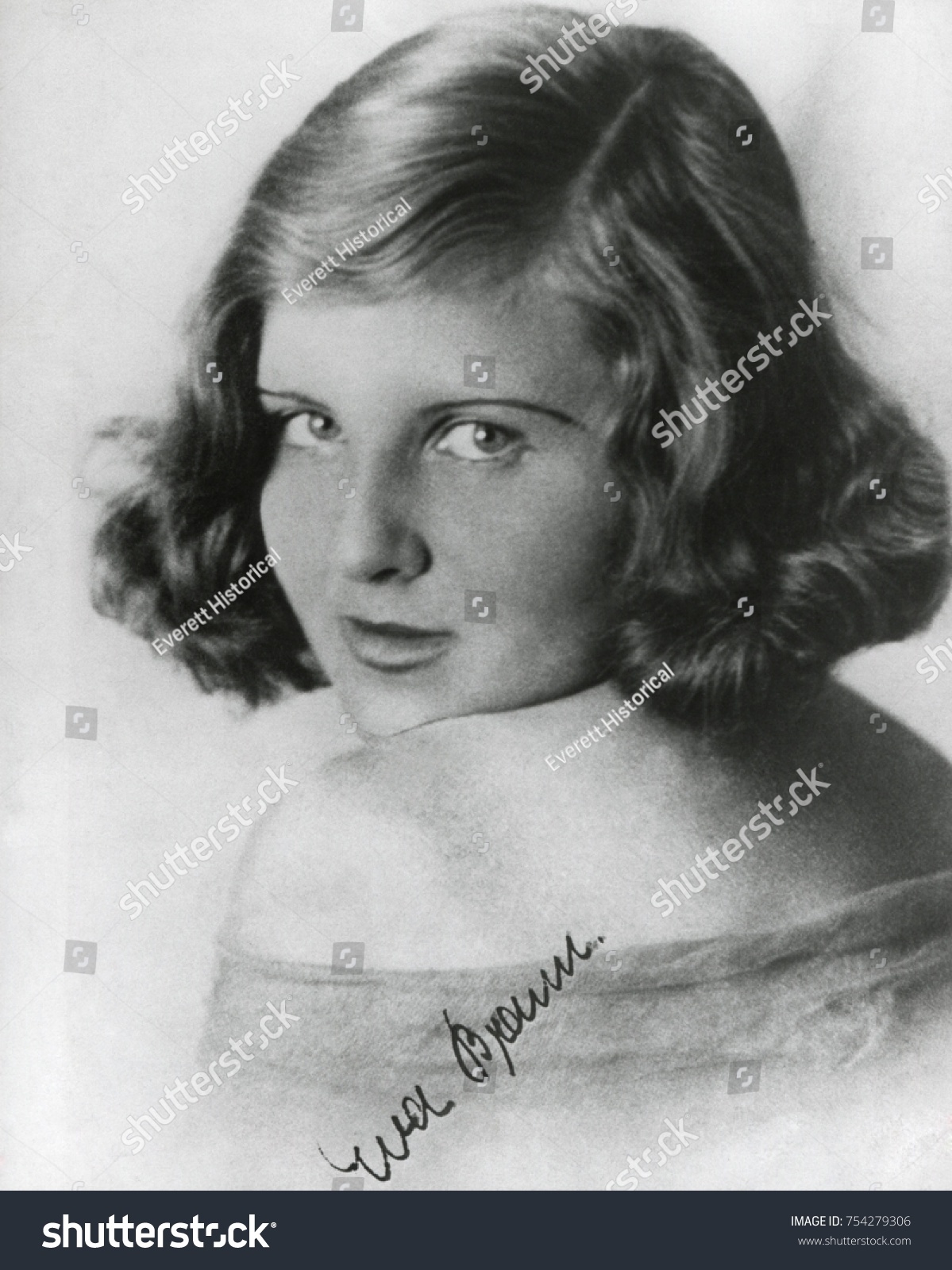 1930年代初頭 エヴァ ブラウンはアドルフ ヒトラーとの関係を始めた の写真素材 今すぐ編集