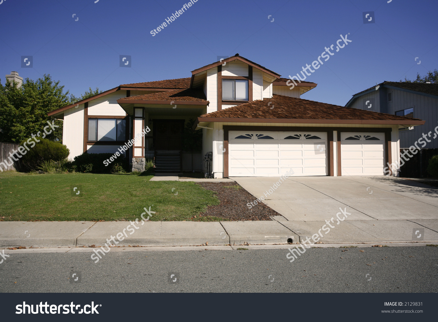 Exterior Shot Home East Bay Area Stock Photo 2129831 - Shutterstock