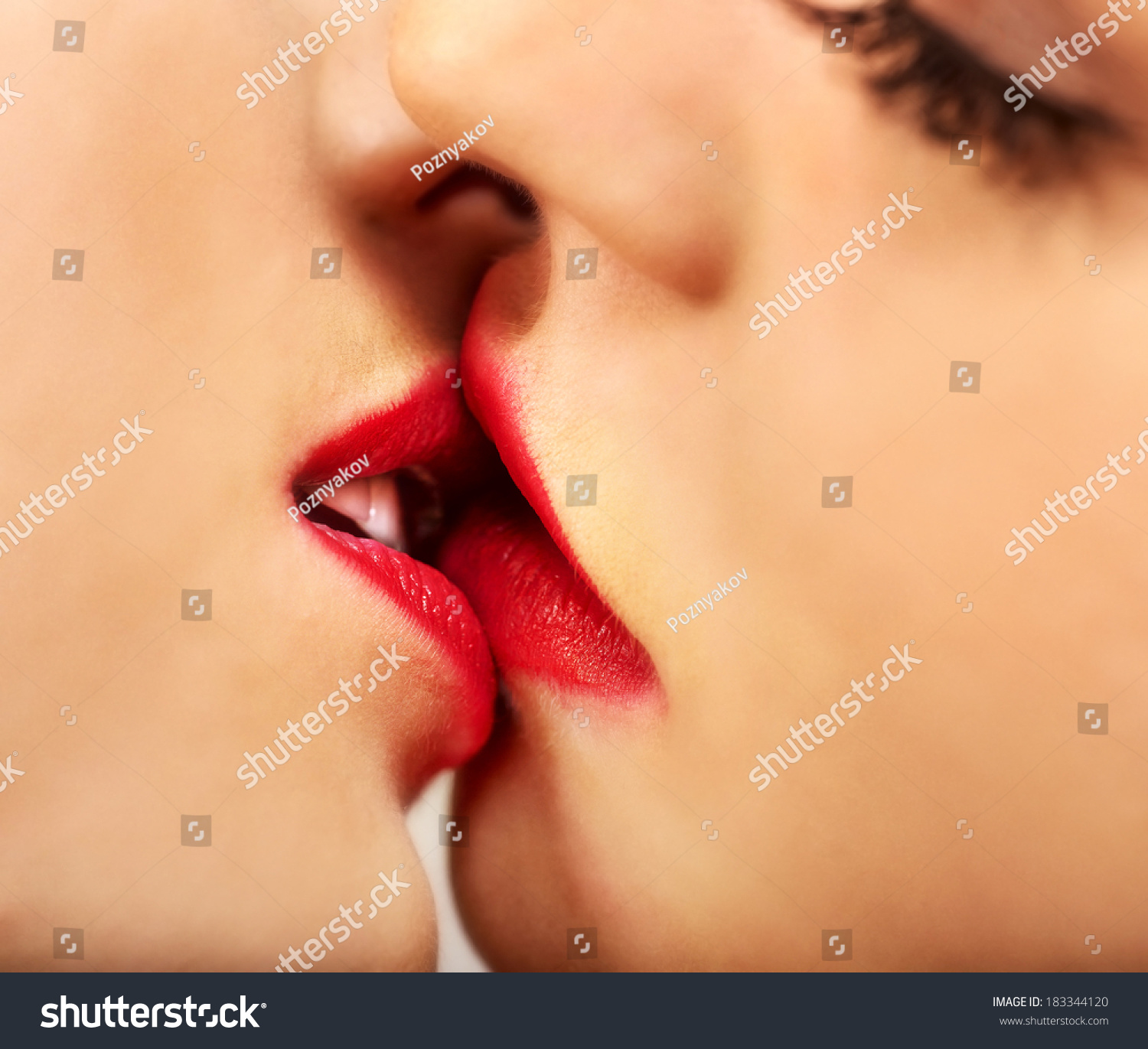 Erotic kissing lesbian 