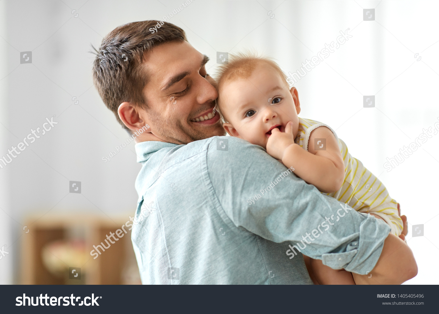 Family Fatherhood People Concept Happy Father Stock Photo 1405405496 ...