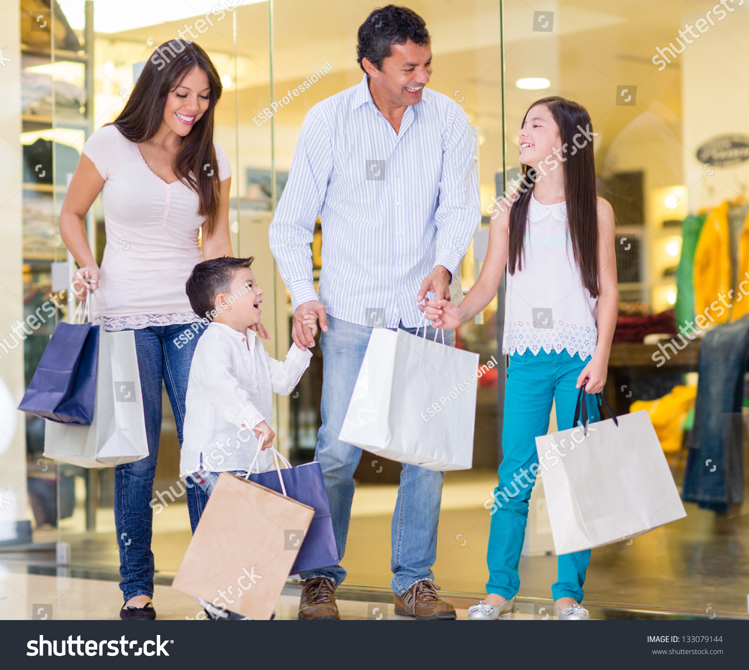 Happy family shopping. Cheerful family holding shopping bags and ...