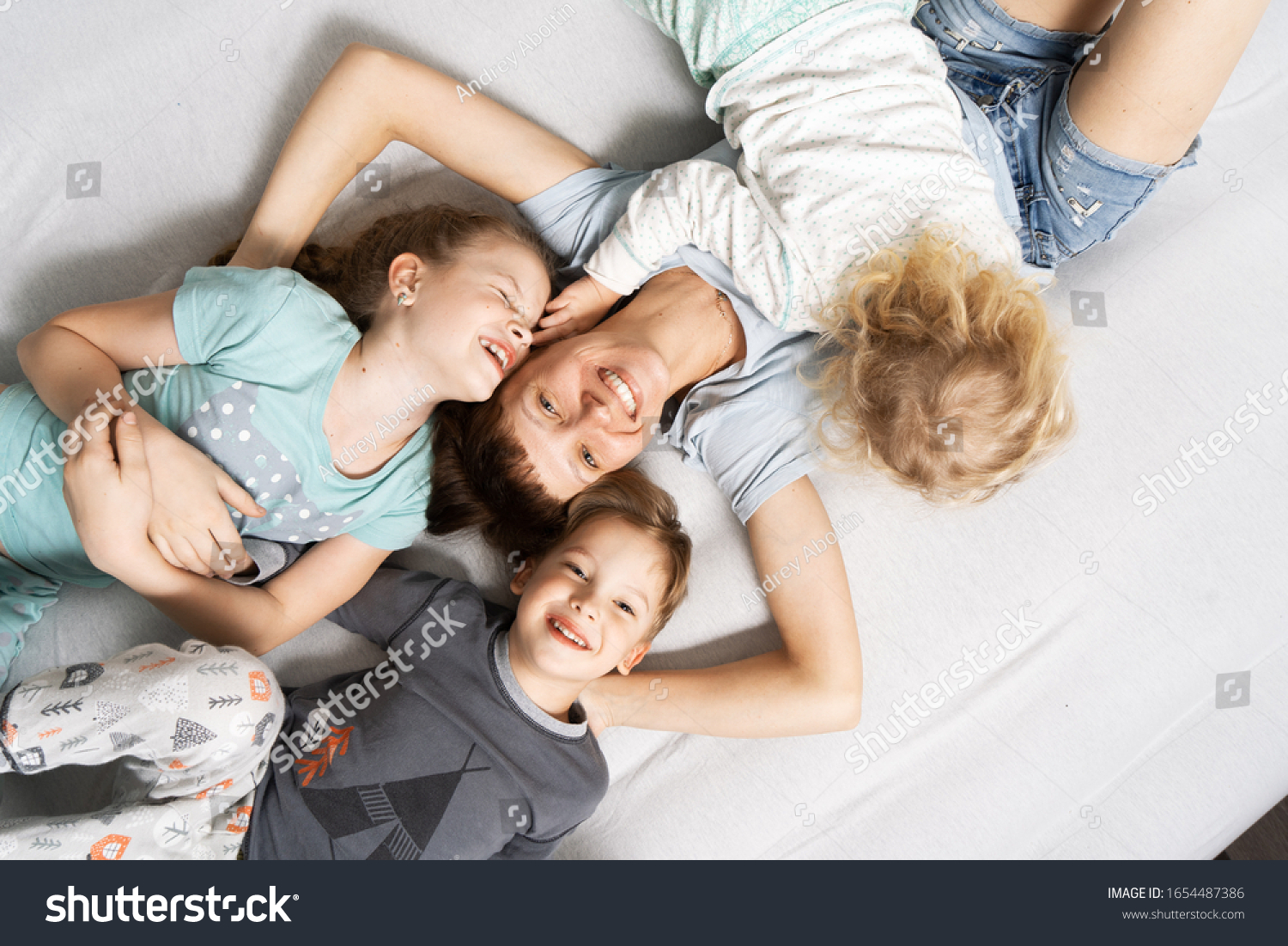 Family Time Mom Three Children Lie Foto Stock 1654487386 | Shutterstock