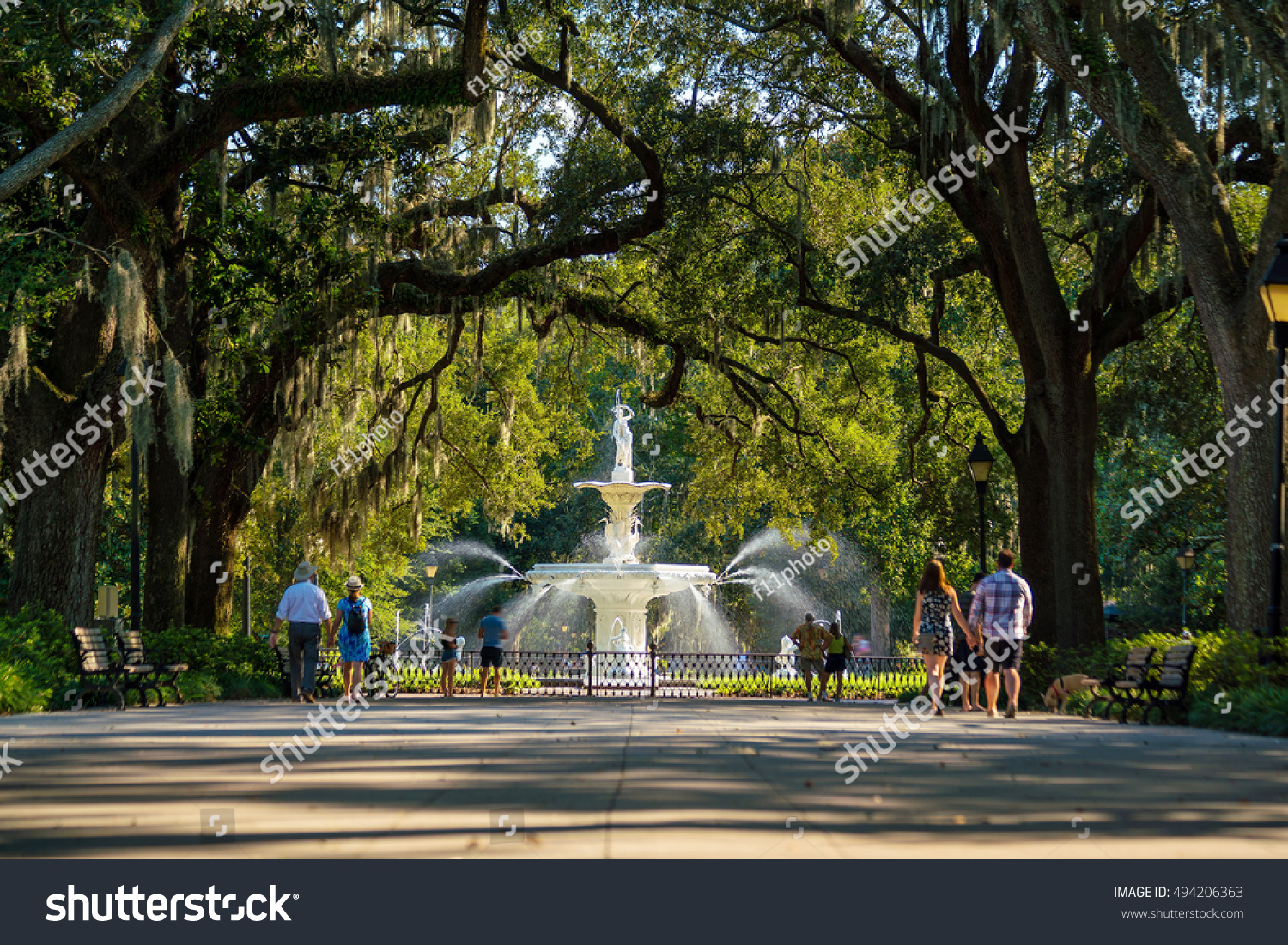 Famous Historic Forsyth Fountain Savannah Georgia Stock Photo 494206363 - Shutterstock1500 x 1101