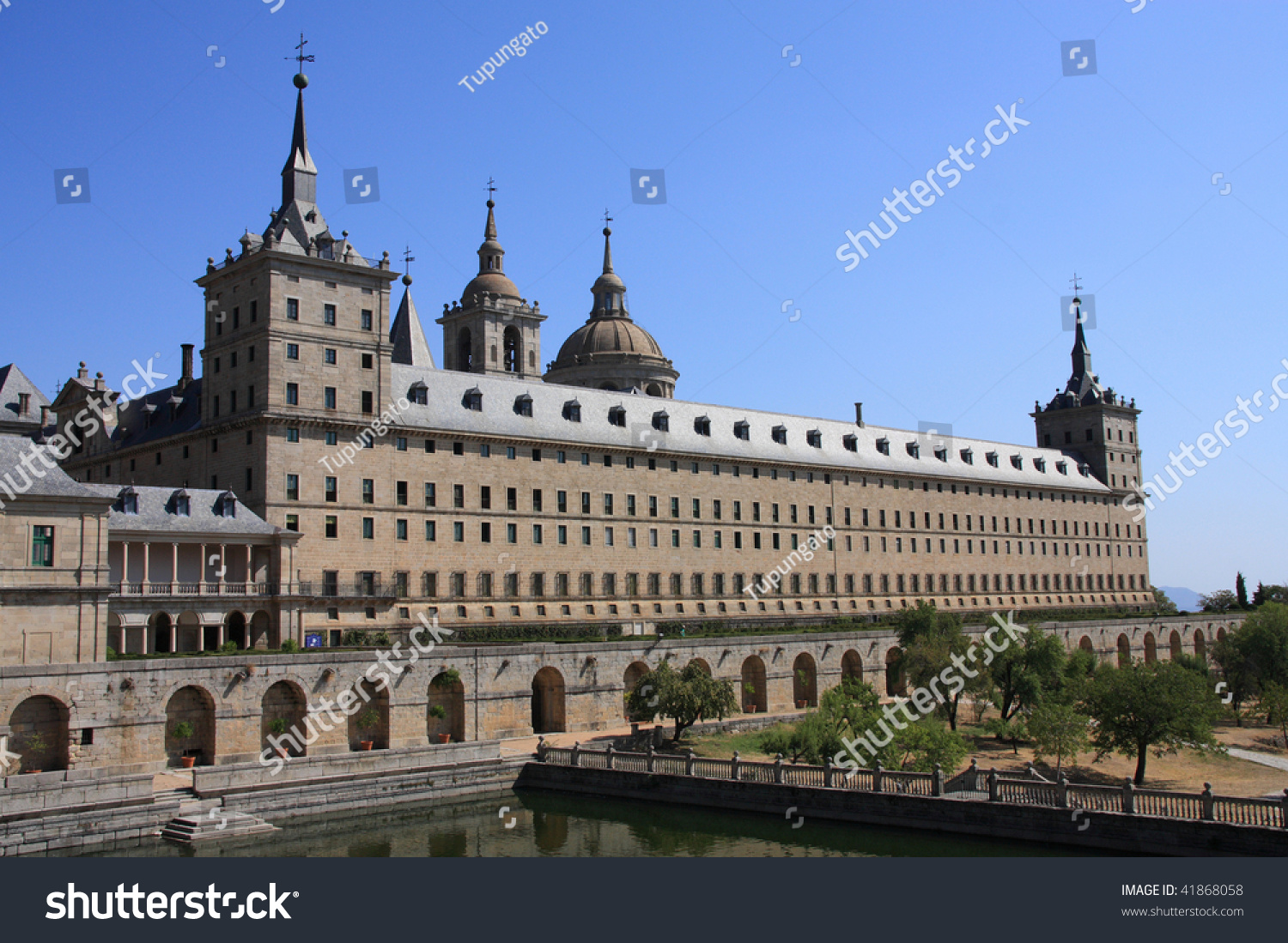 Escorial Monastery, Madrid, Spain бесплатно