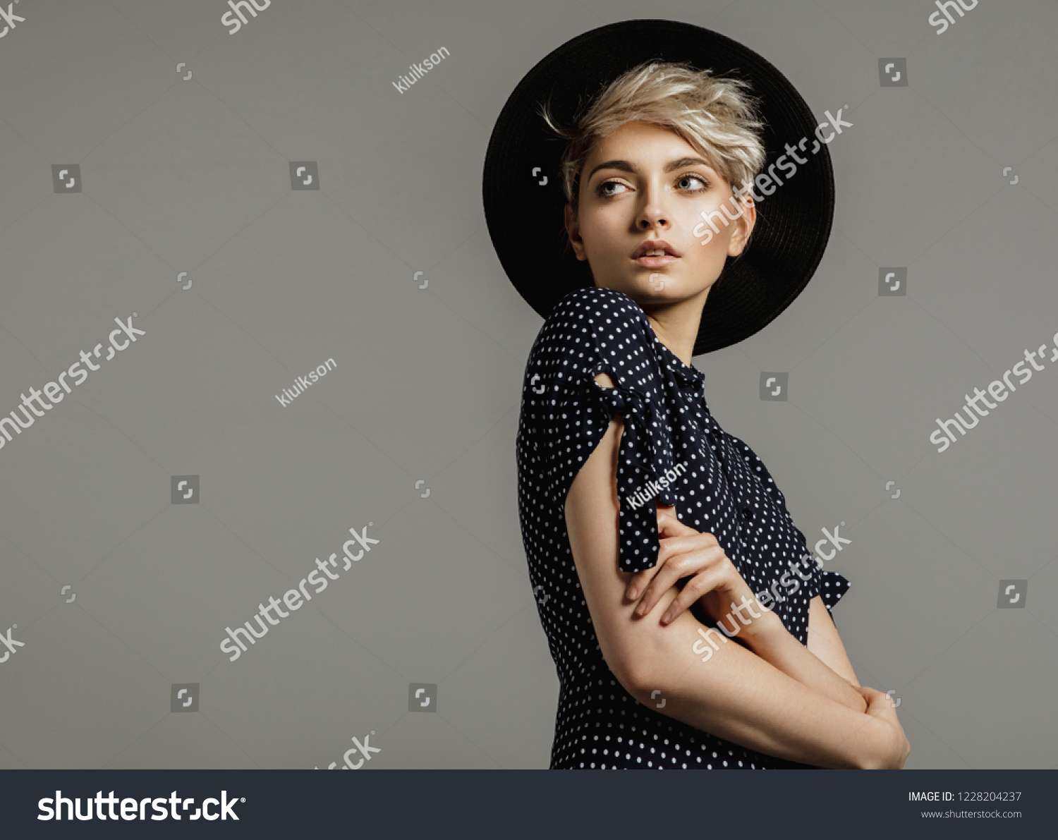 132,165 Ladies wearing hats Images, Stock Photos & Vectors | Shutterstock