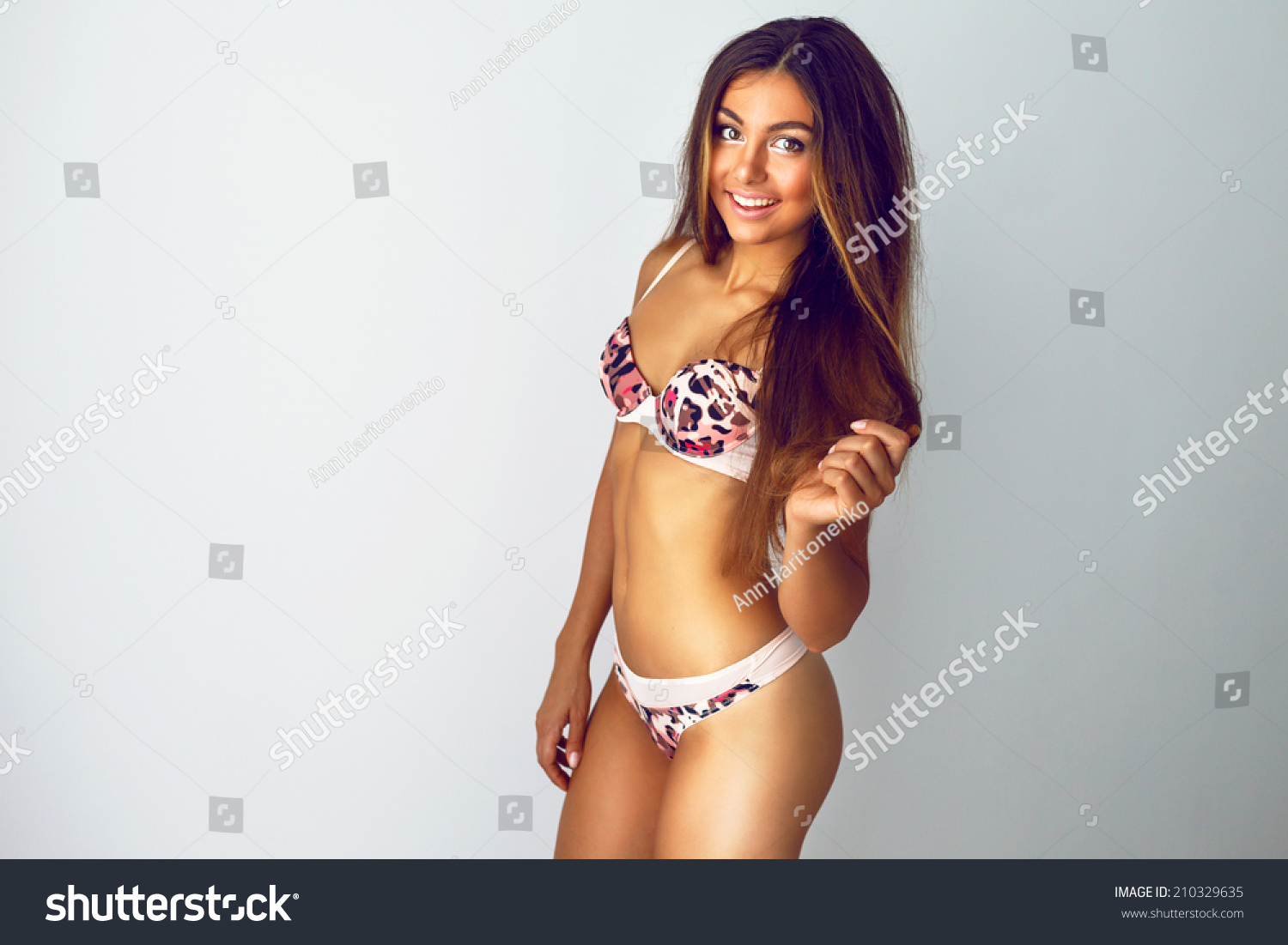 Ass girl lays flat up her and shows Machine design spunk