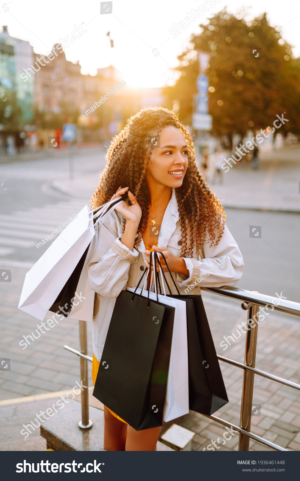 1,133,890 Customer shopping retail Images, Stock Photos & Vectors