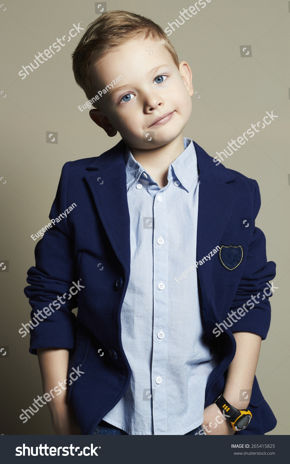 1748 Imágenes De Kinder Model Imágenes Fotos Y Vectores De Stock Shutterstock 