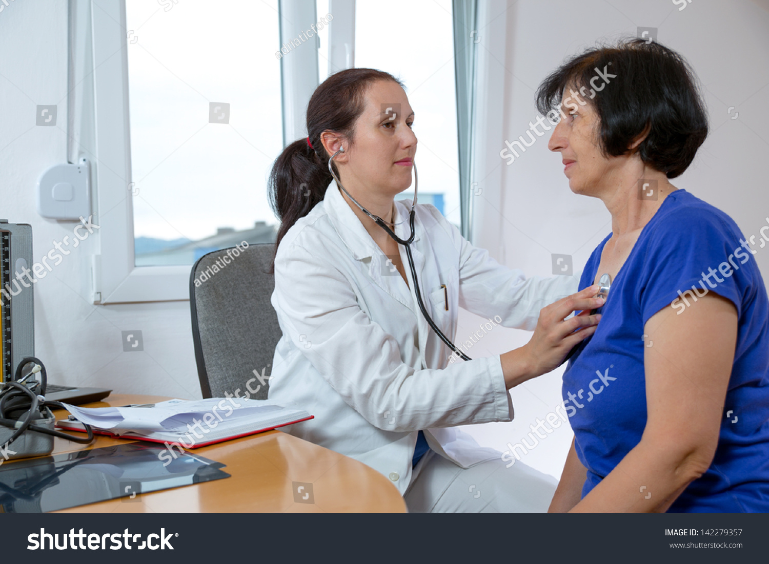 Female Doctor And Patient Stock Photo 142279357 Shutterstock