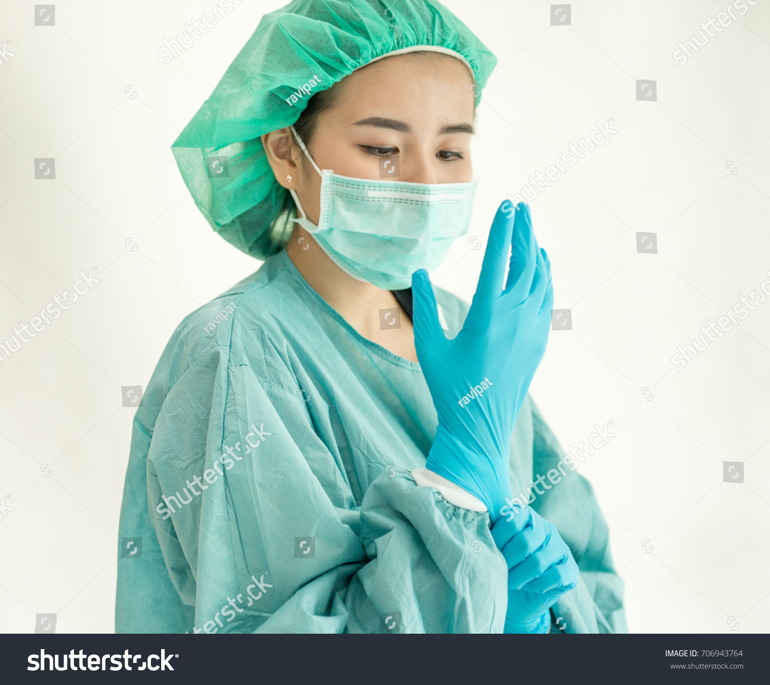 Female Surgeon Nurse Wearing Sterile Suit Foto Stock 706943764 Shutterstock 6120