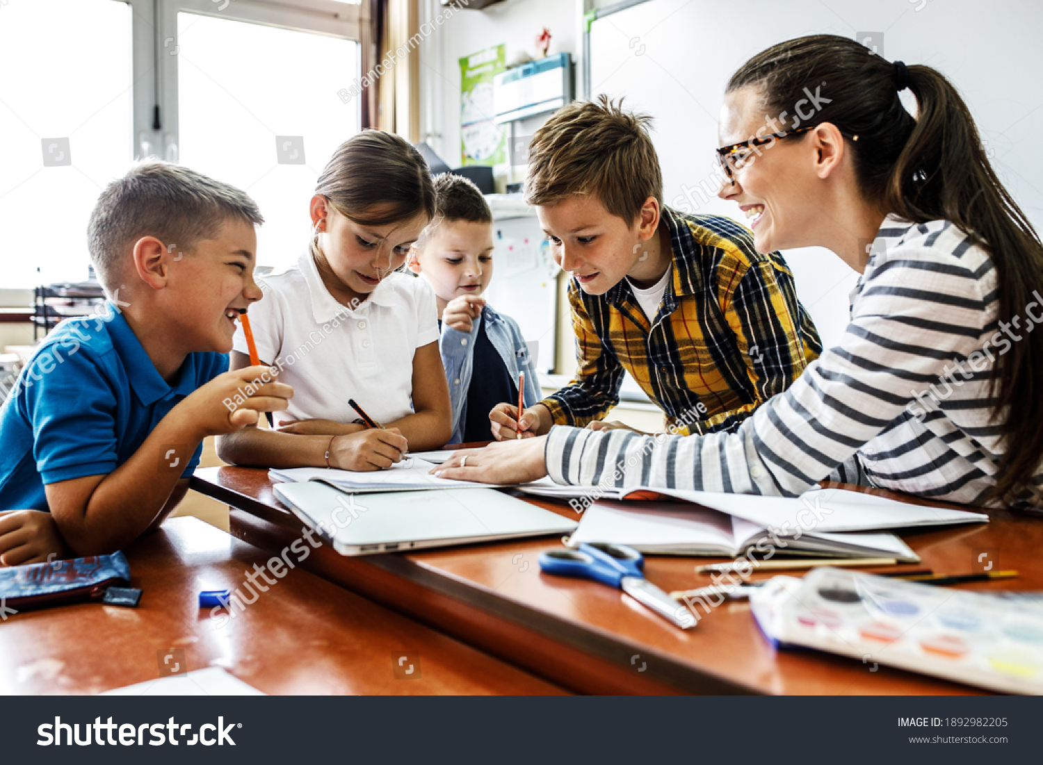 171201 Elementary Students In Class Images Stock Photos And Vectors