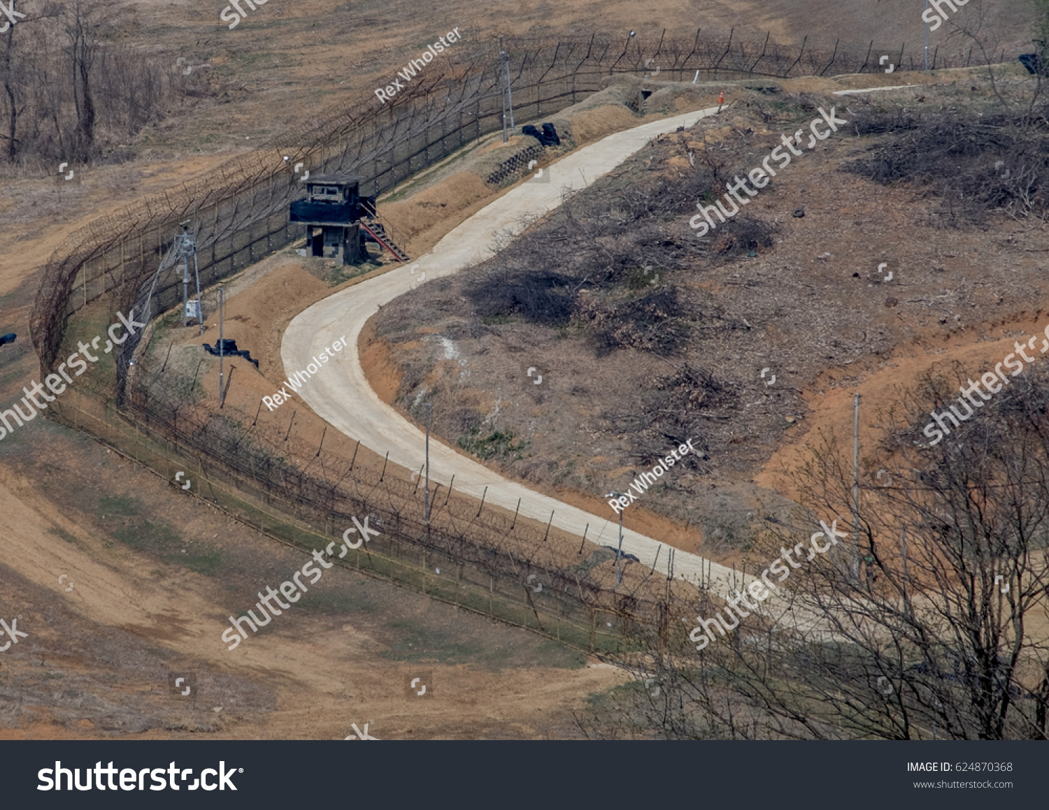 19+ Demilitarized Zone North And South Korea Border Fence Pictures