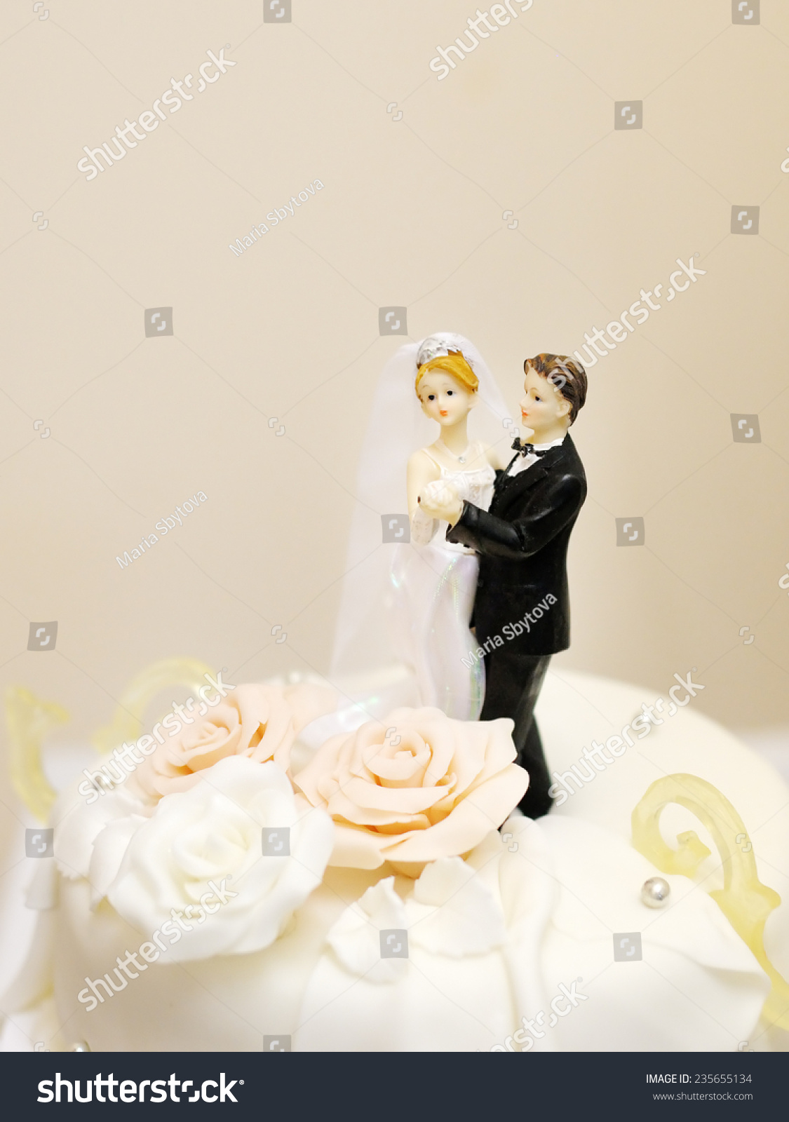 Figurines On Top Of Wedding Cake Stock Photo 235655134 : Shutterstock