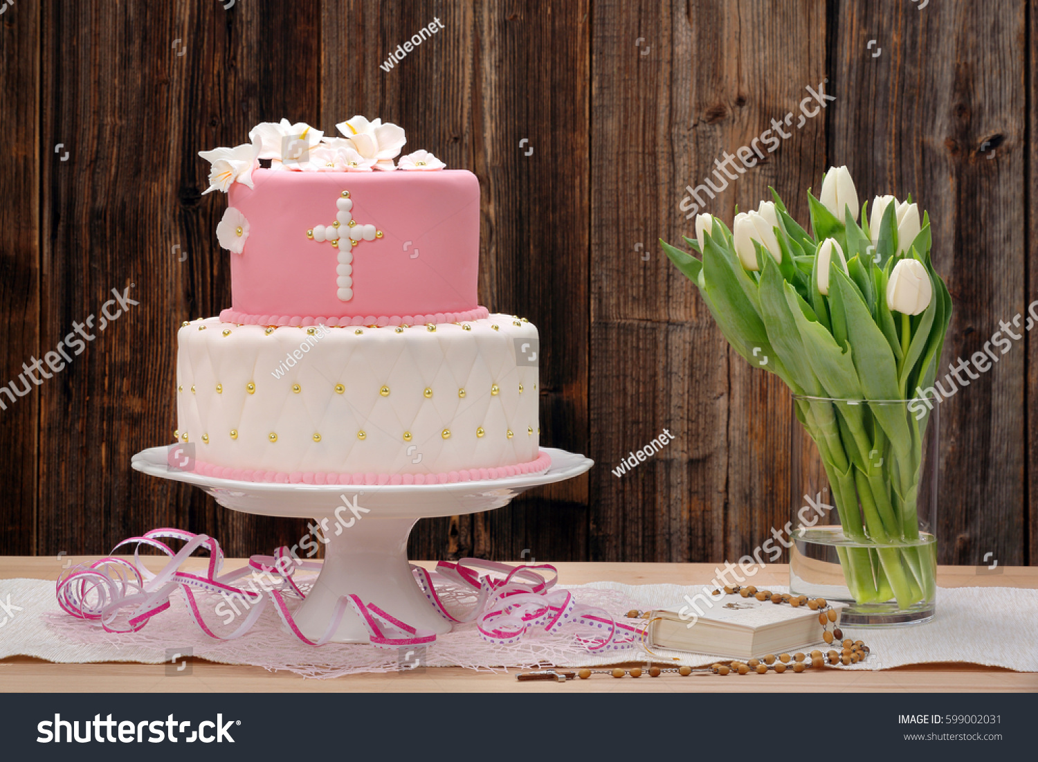 Premier Gateau De Communion Sainte Sur Photo De Stock Modifiable