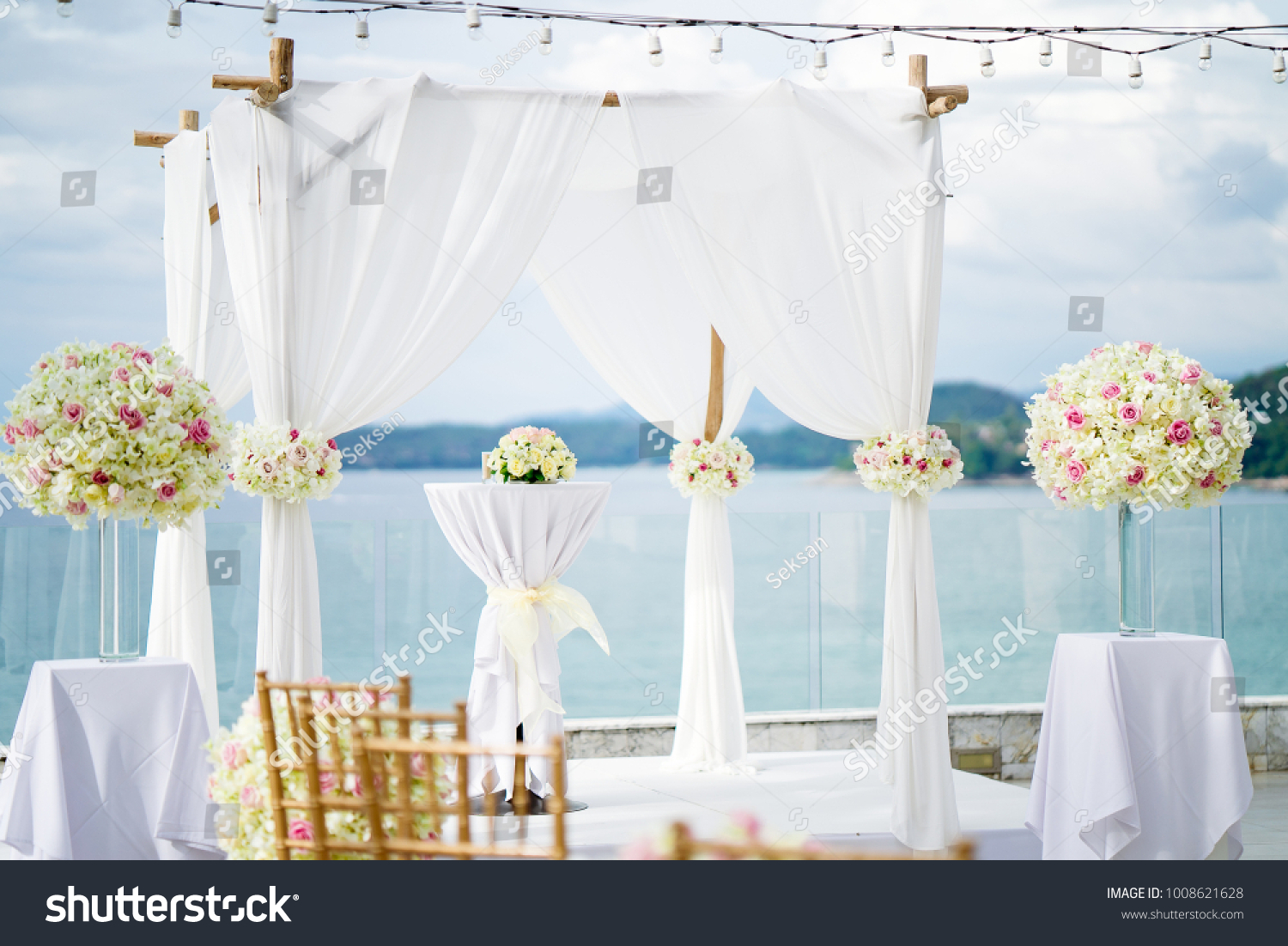 Floral Wedding Arch Decoration Beach Wedding Stock Photo Edit Now 1008621628