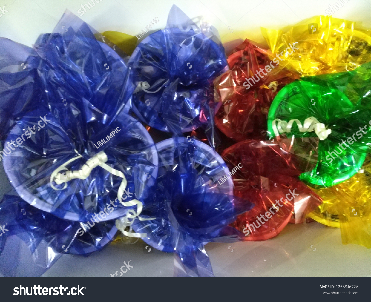 colored paper bowls