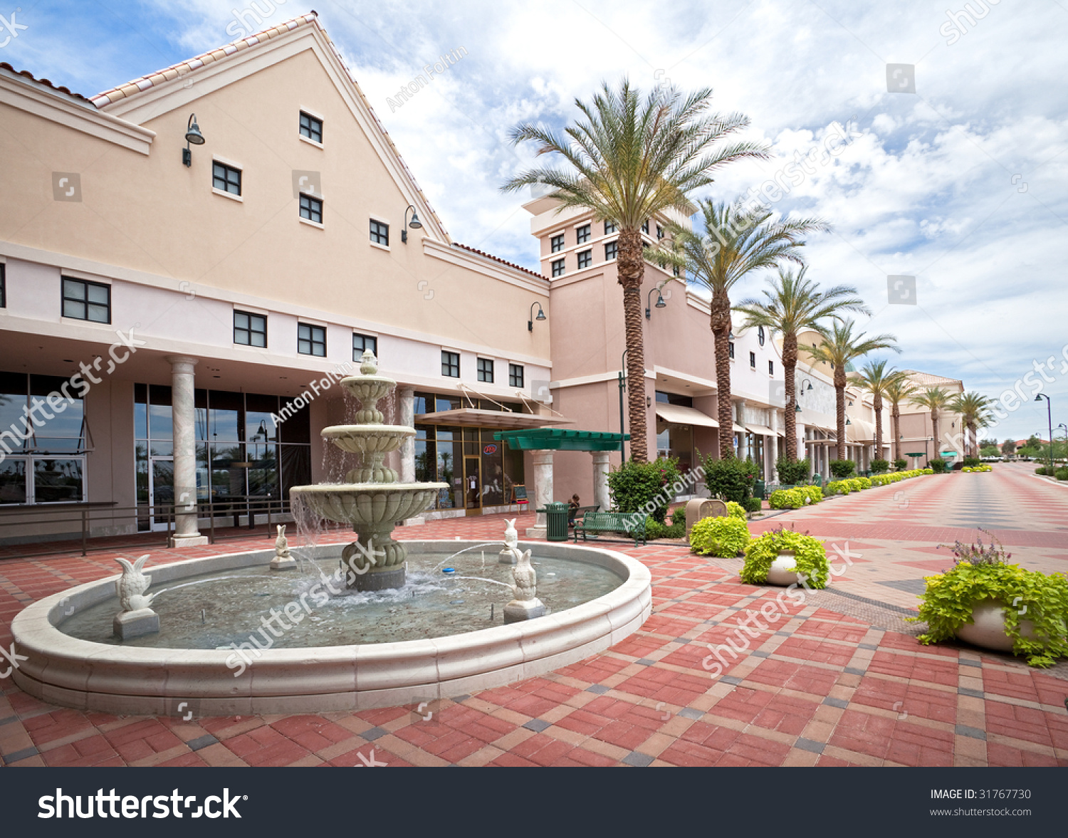 Fountain Outdoor Mall Stock Photo 31767730 - Shutterstock