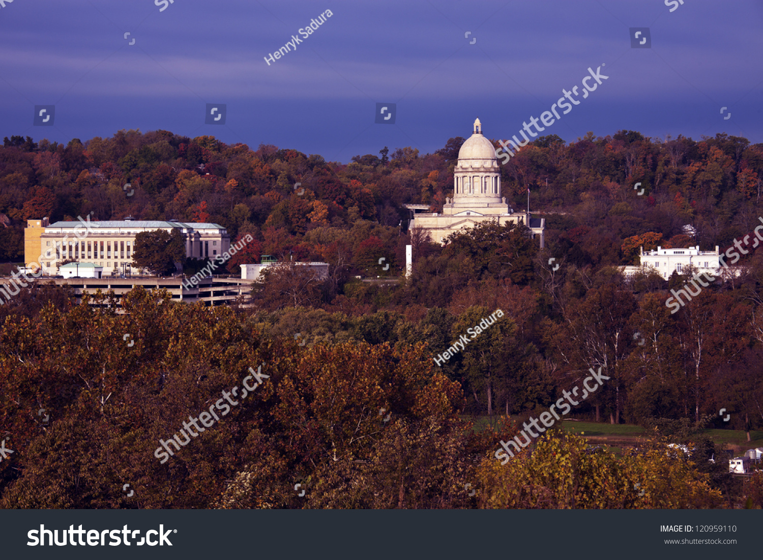 Frankfort, Kentucky - State Capitol Building And Governor'S Mansion ...