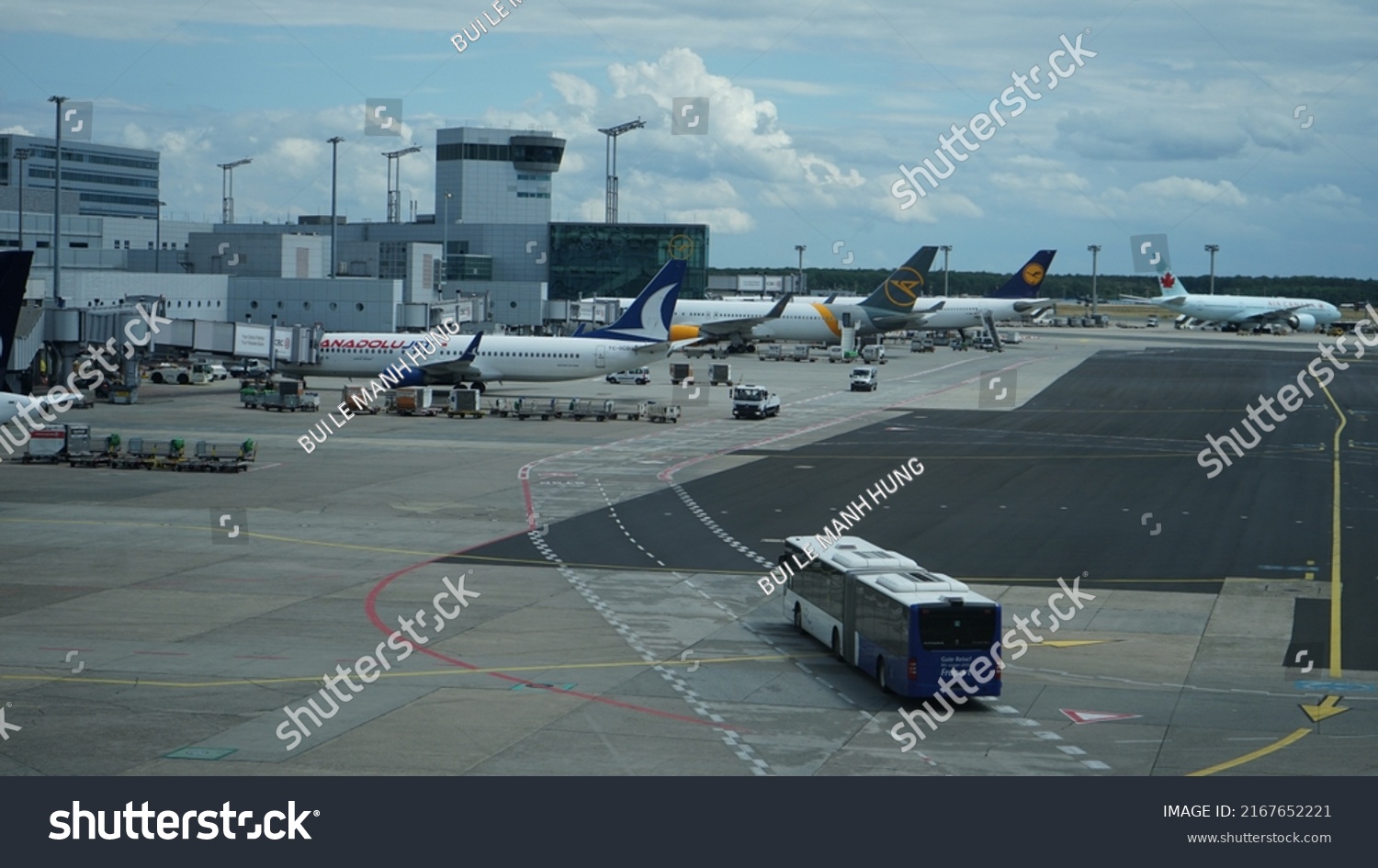 post frankfurt flughafen öffnungszeiten