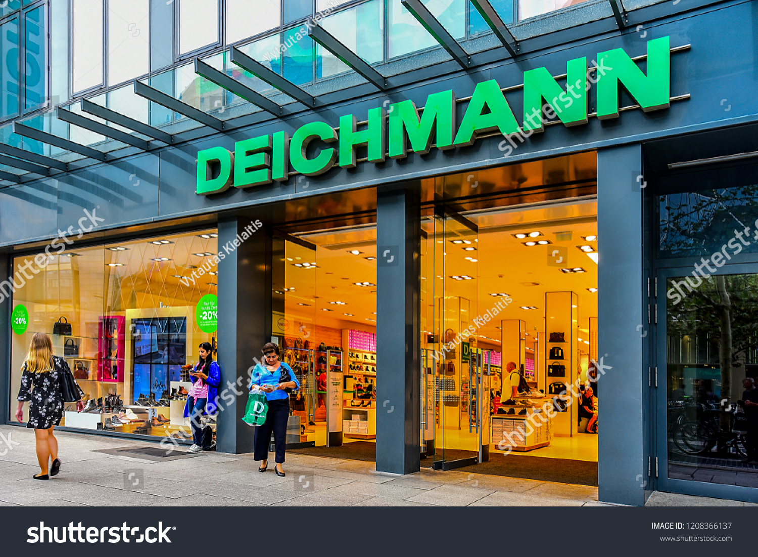 Frankfurtgermanyseptember 0621018 Deichmann Shoe Storedeichmann Se (Edit Now)