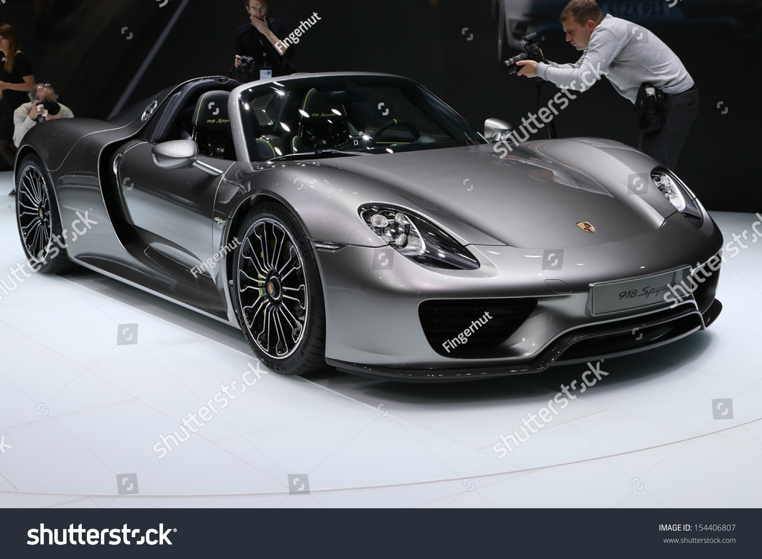 Porsche 918 Spyder shown in Frankfurt Porsche 918 Spyder shown in Frankfurt