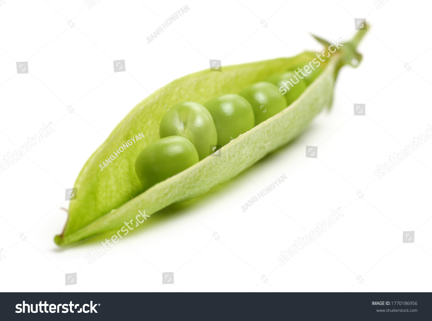 Fresh Peas Isolated On White Background Stock Photo 1770186956 ...