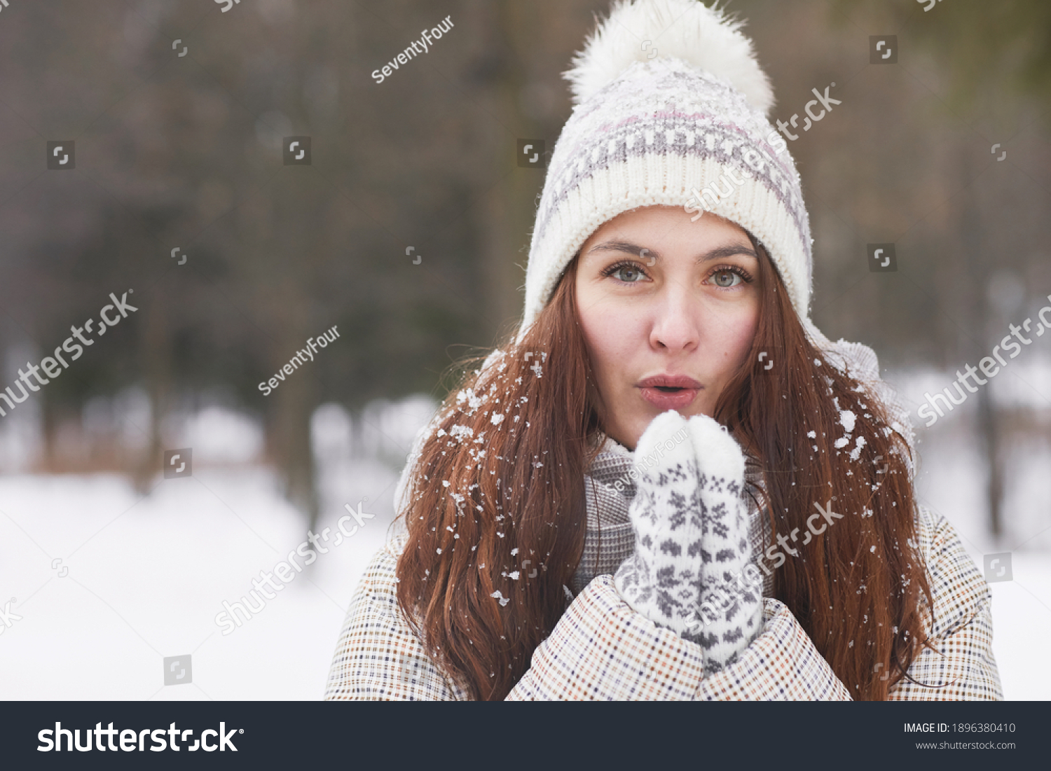 669,715 Women cold winter Images, Stock Photos & Vectors | Shutterstock
