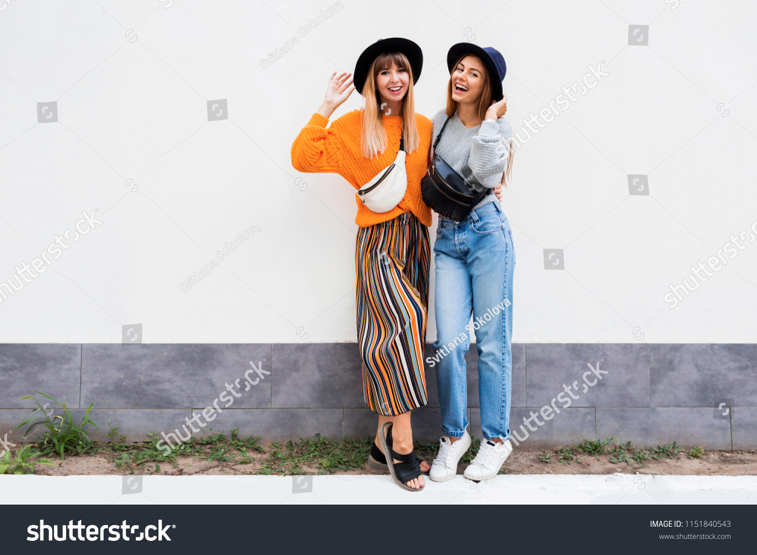 Full Height Image Two Happy Cheeky Foto Stock 1151840543 Shutterstock 
