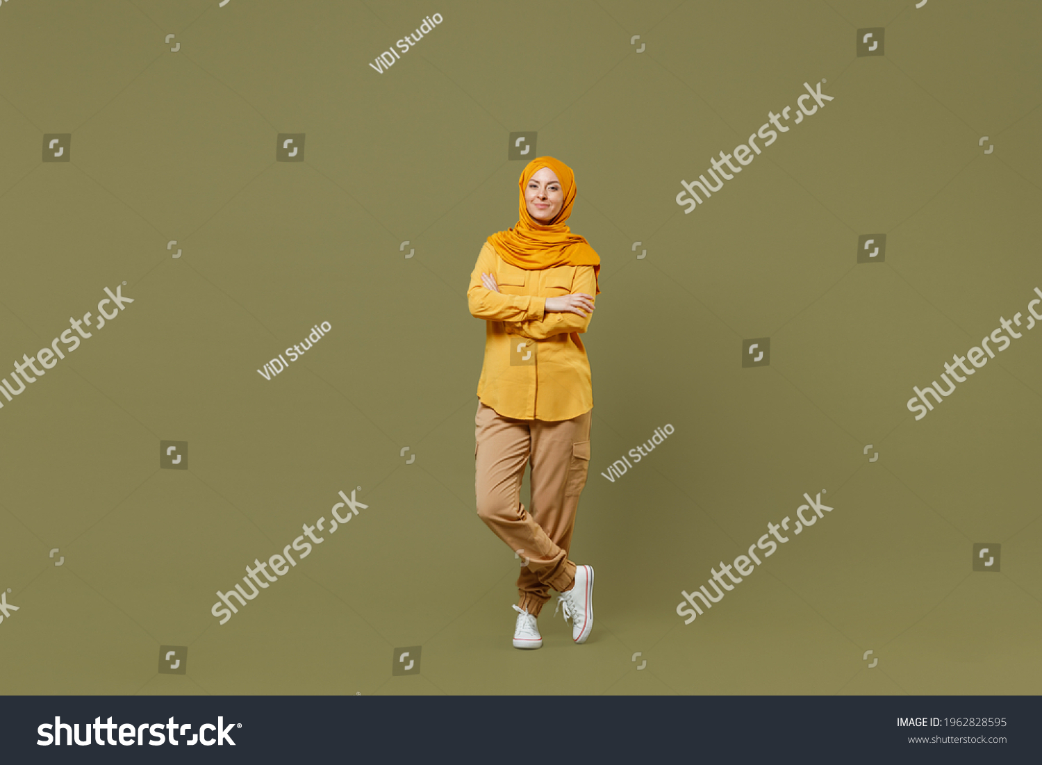 Full Length Young Arabian Asian Muslim Stock Photo 1962828595 ...