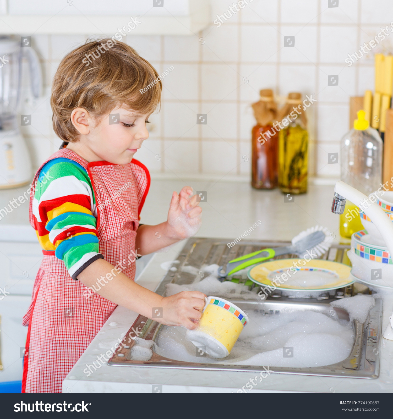 Funny Blond Kid Boy Washing Dishes Stock Photo 274190687 - Shutterstock