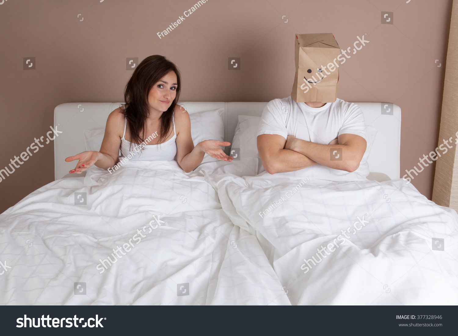 postel kamarádi datování