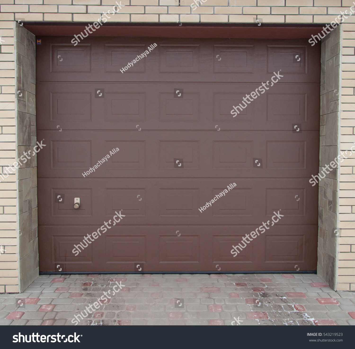 Garage Doors Brown Stockfoto Jetzt Bearbeiten 543219523