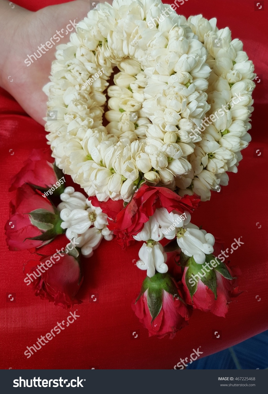 Garland Fresh Flowers Jasmine Roses Momrepresents Stock Photo Edit Now 467225468