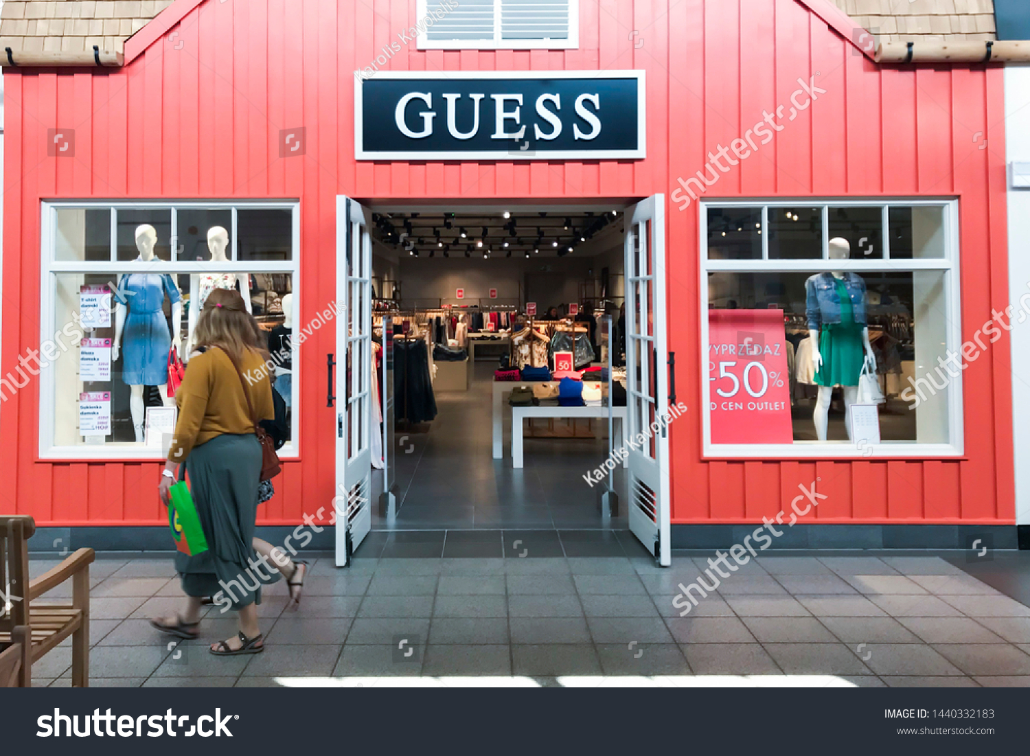 petulance forhold Sympatisere Gdanskpoland June 29 2019 Guess Store Stock Photo (Edit Now) 1440332183