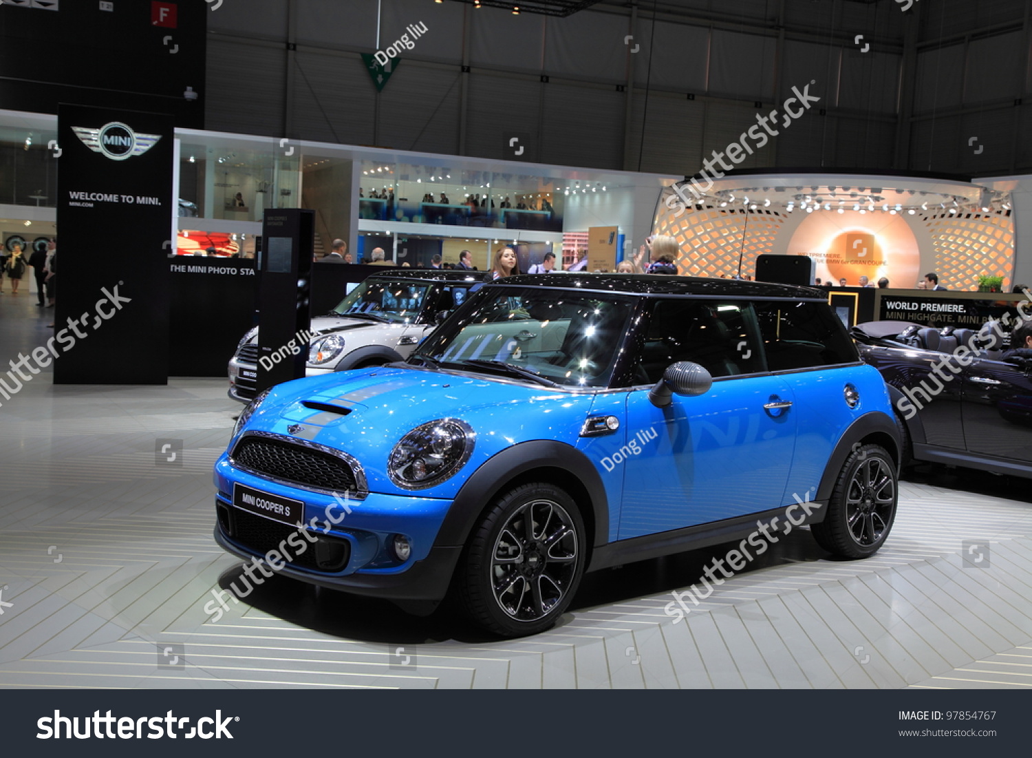 14 Mini Clubvan Images, Stock Photos & Vectors 