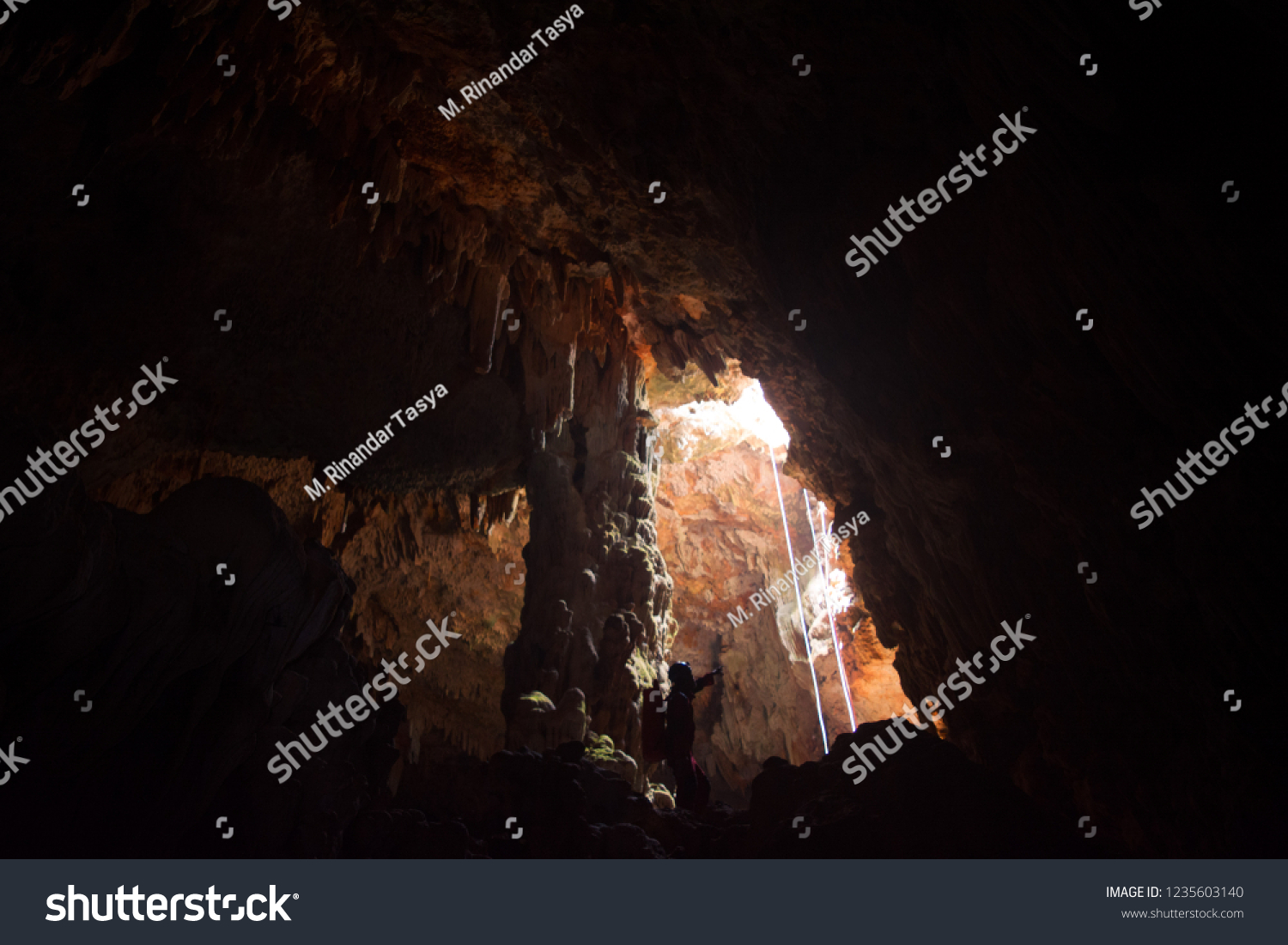 Geopark Gunung Sewu Explore Senen Cave Foto De Stock 1235603140 Shutterstock 4670