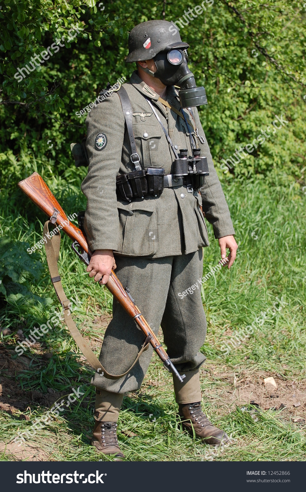 German Soldier Gasmask Ww2 Reenacting Stock Photo 12452866 - Shutterstock