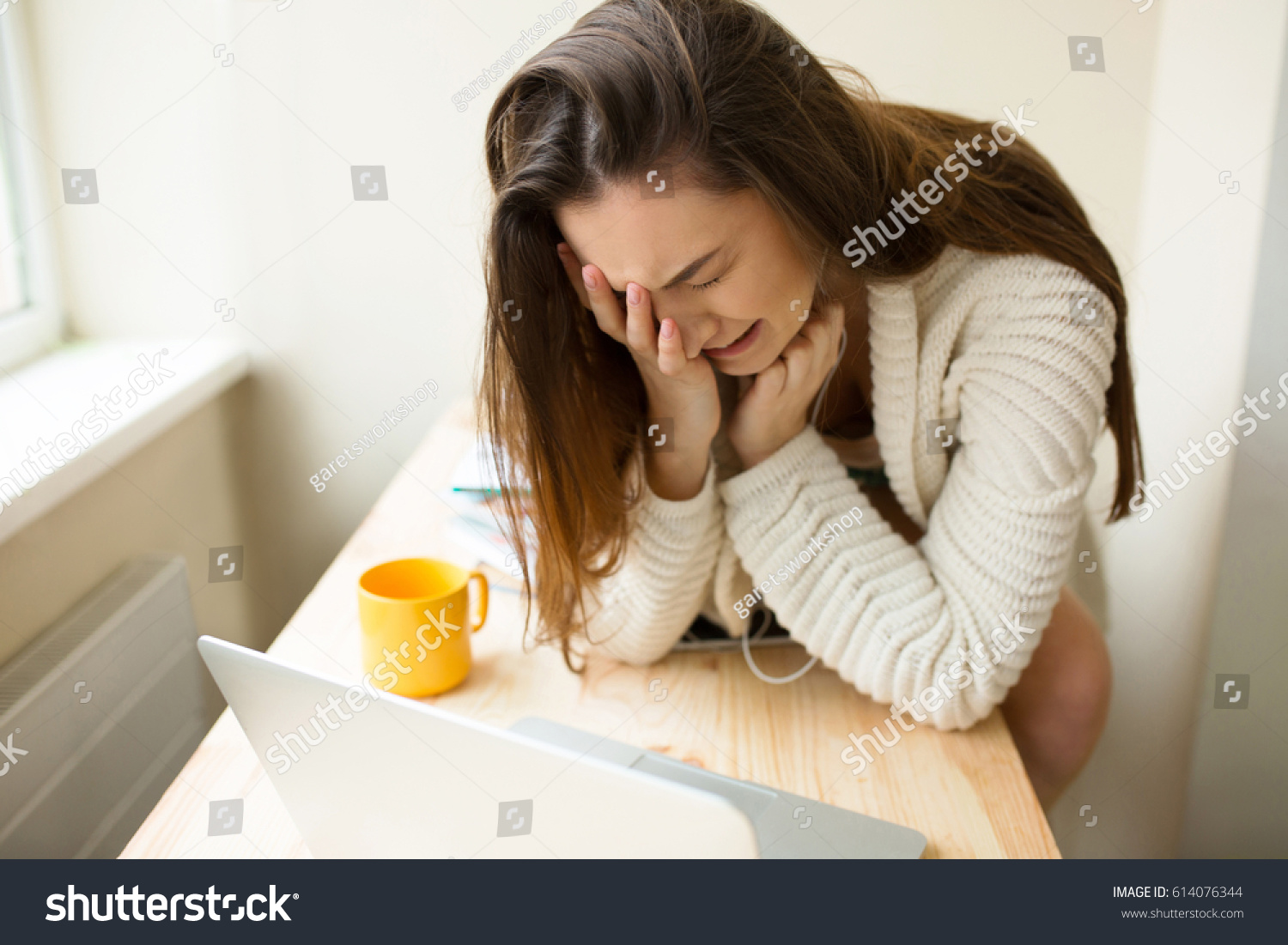 stock-photo-girl-crying-sitting-on-the-t