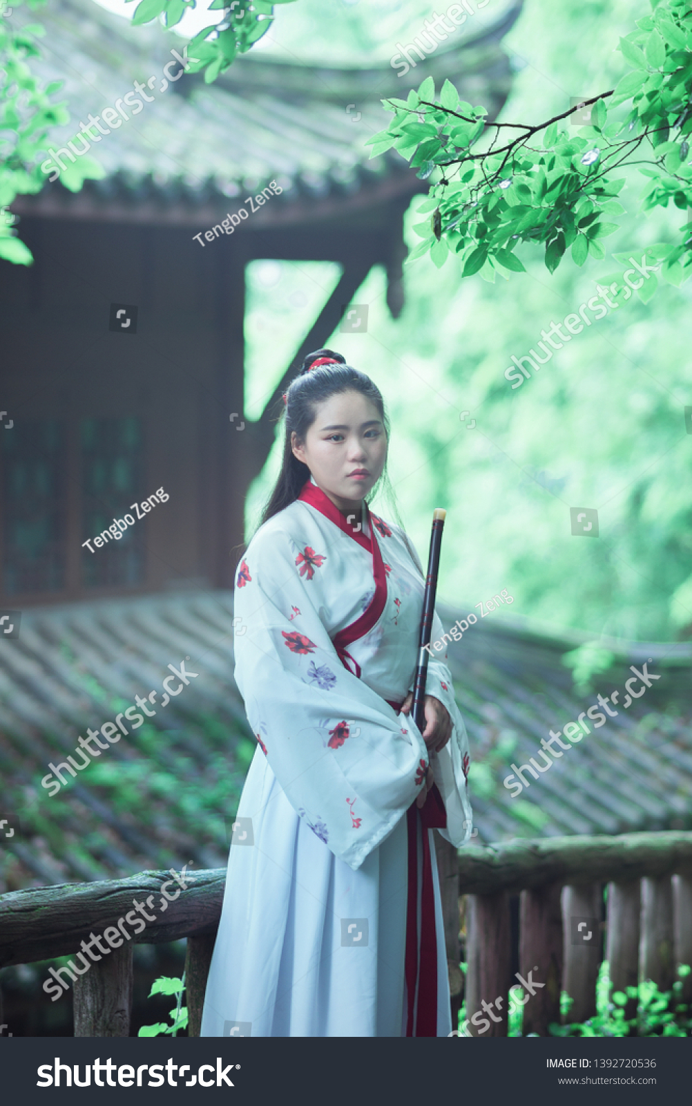 white hanfu