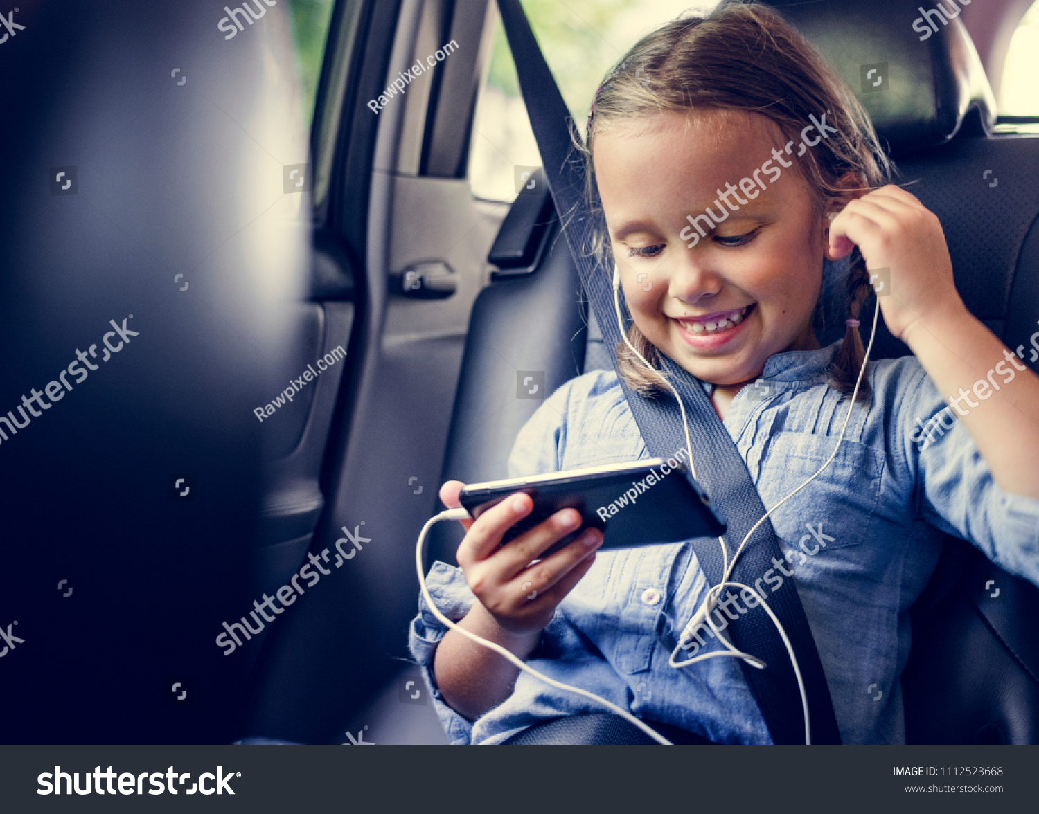 870-kids-smartphone-car-images-stock-photos-vectors-shutterstock